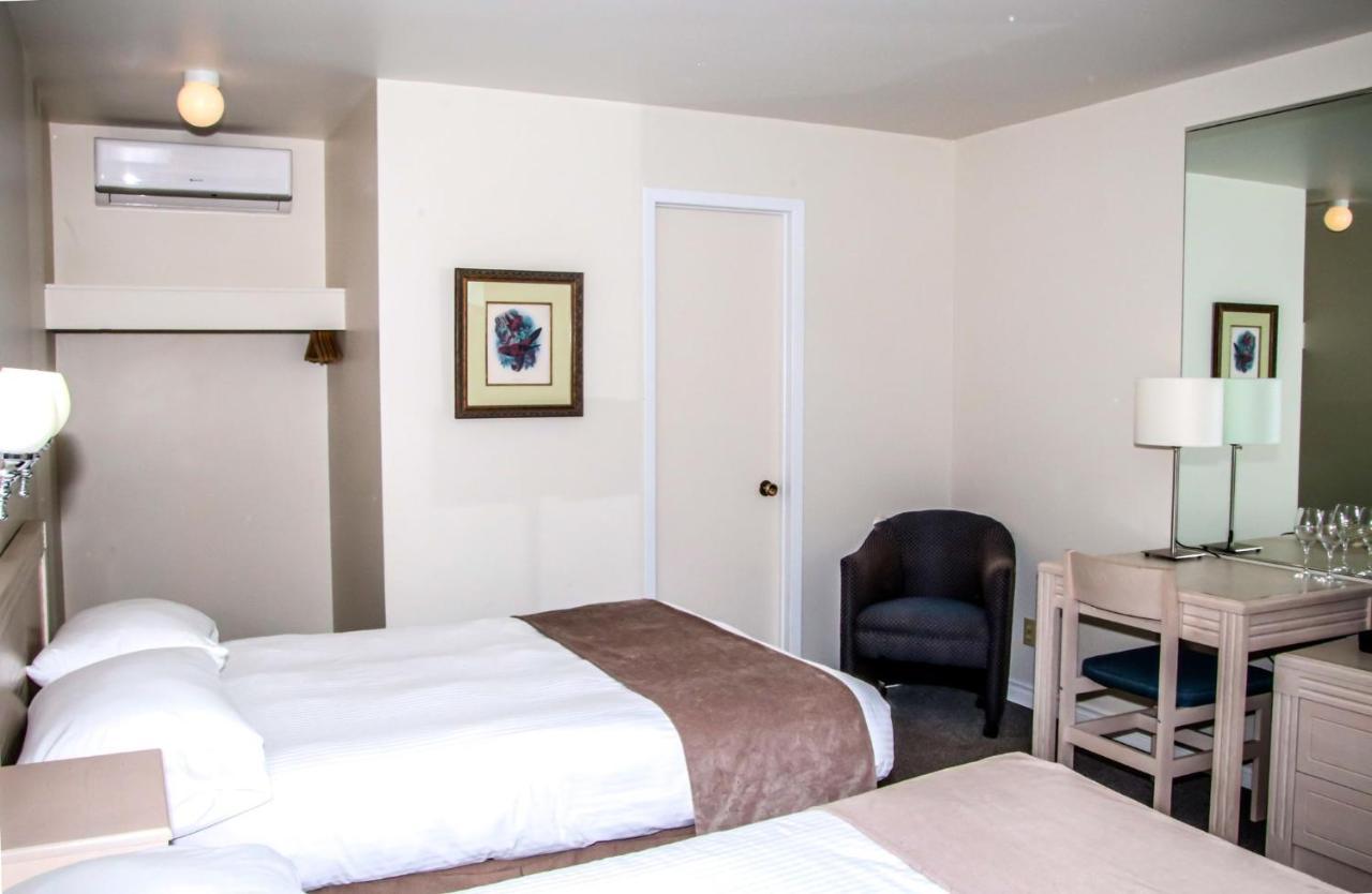 Hotel Les Trois Soeurs Percé Extérieur photo