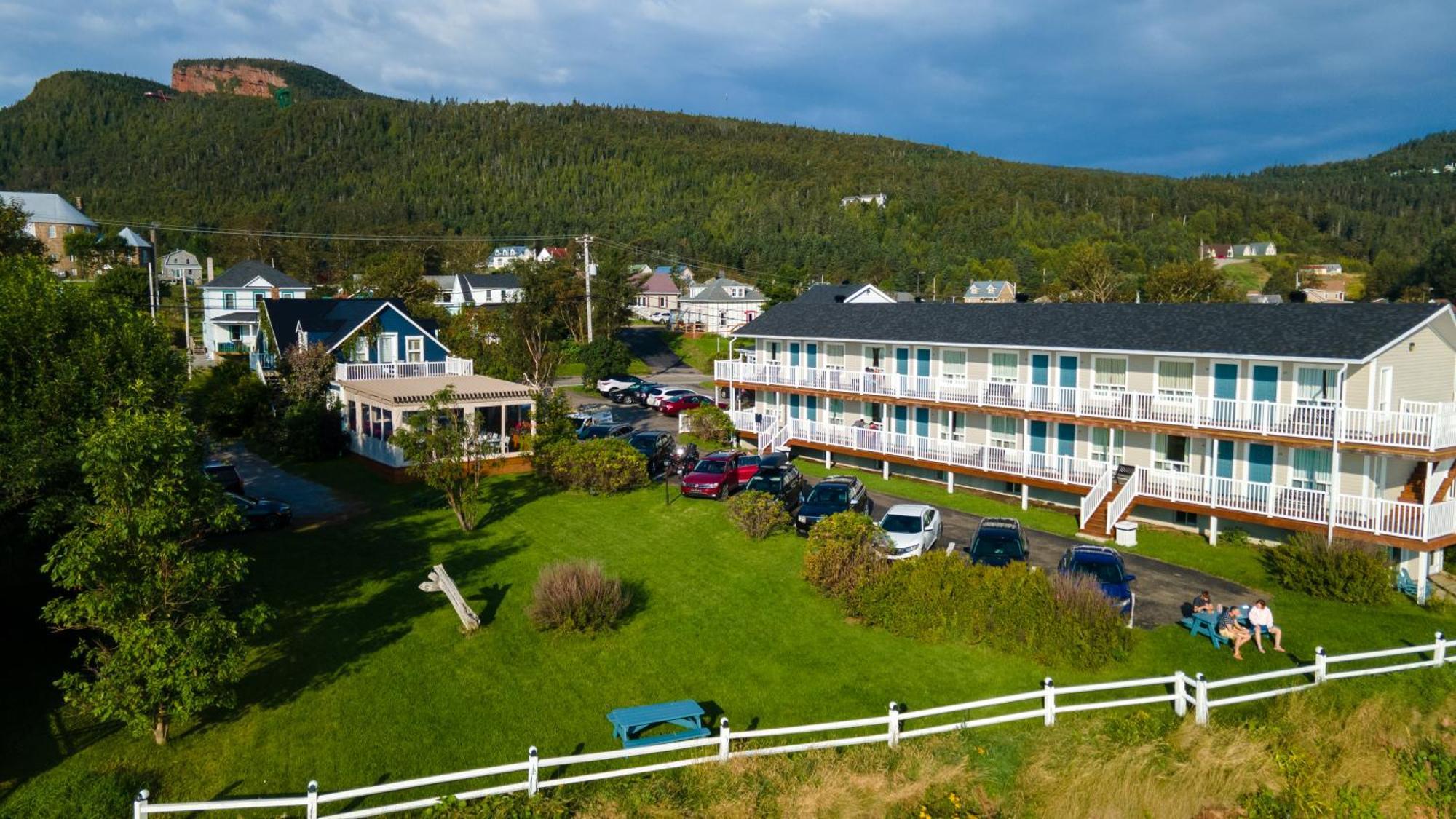 Hotel Les Trois Soeurs Percé Extérieur photo
