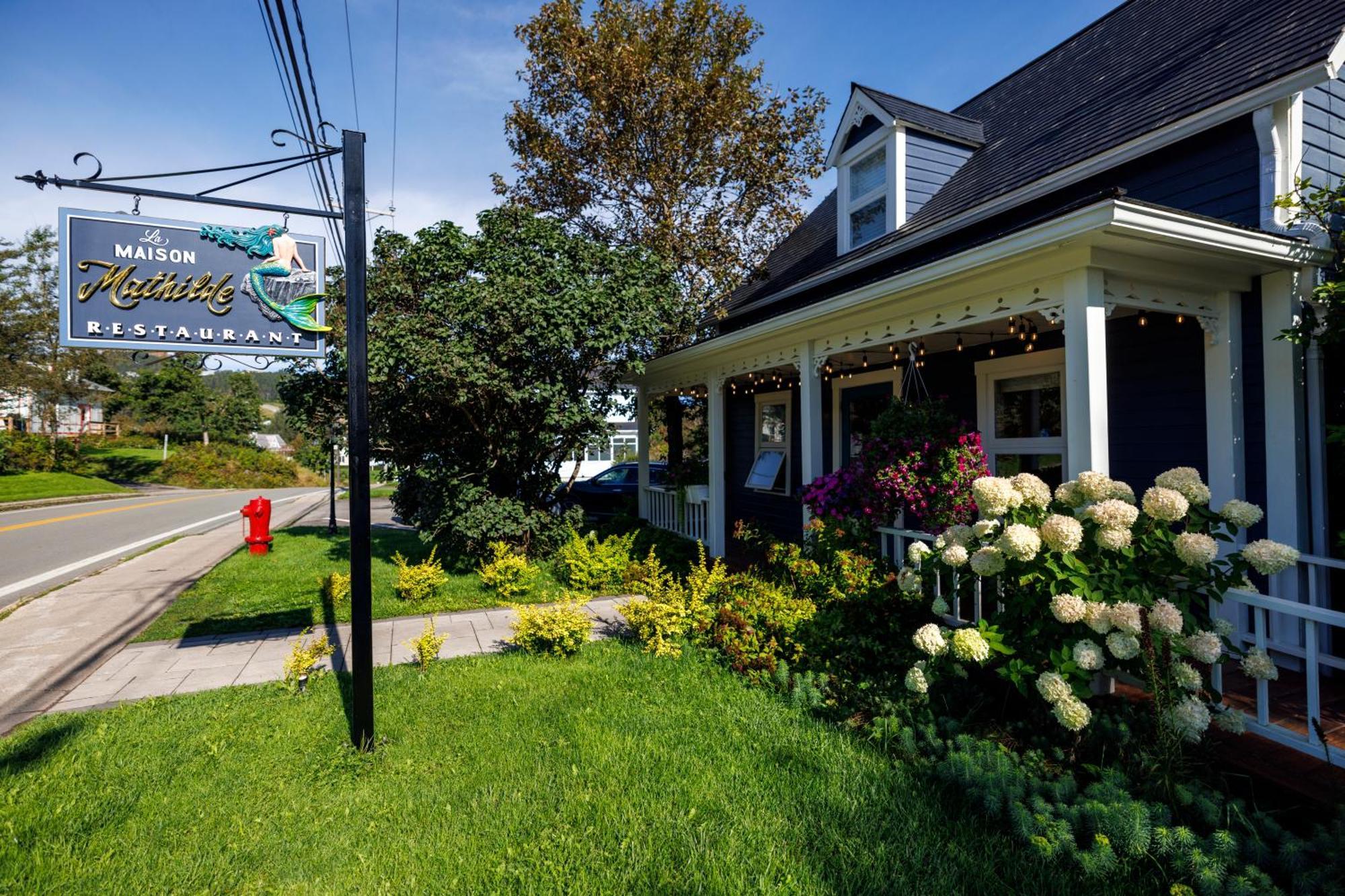 Hotel Les Trois Soeurs Percé Extérieur photo