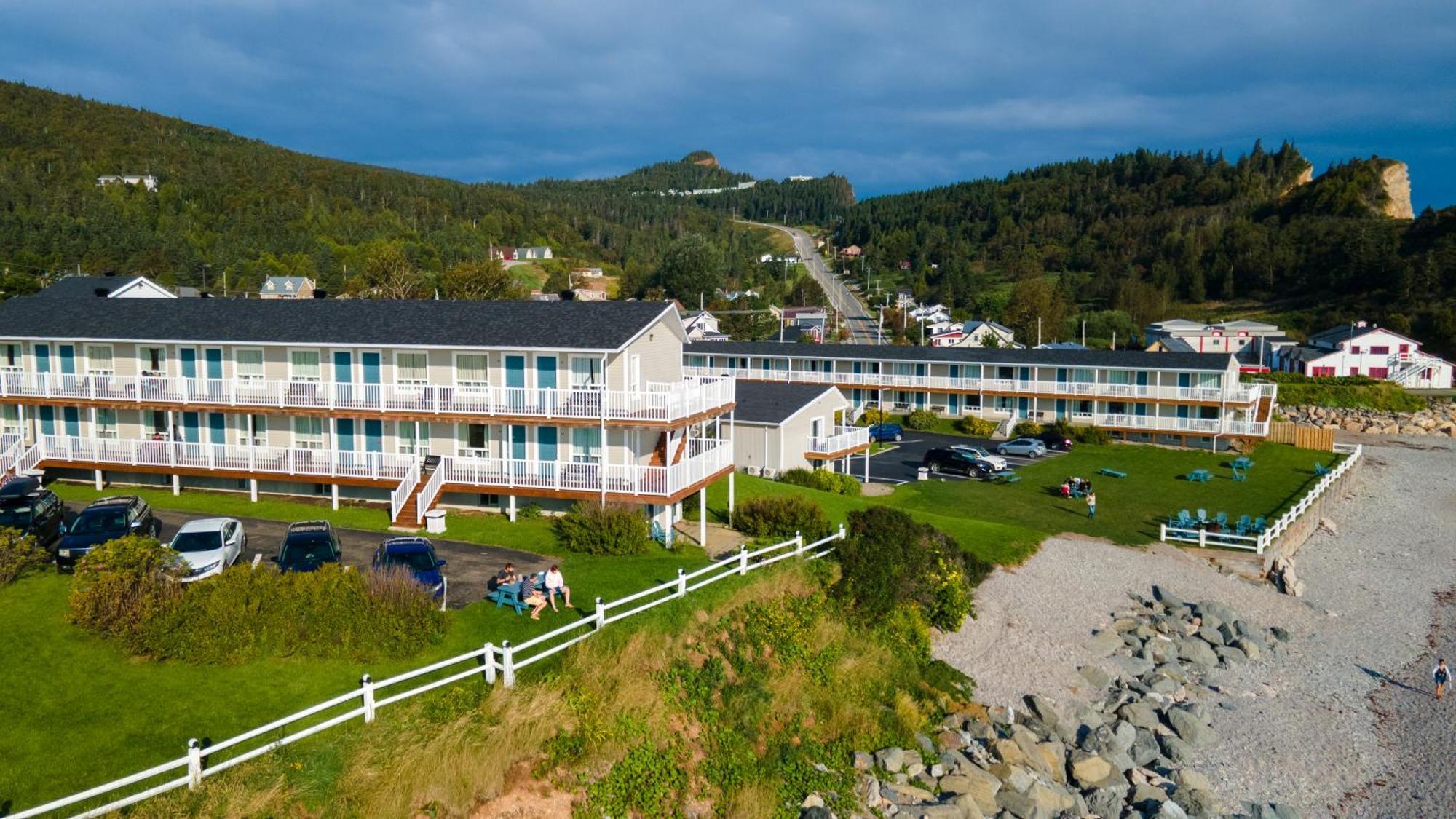 Hotel Les Trois Soeurs Percé Extérieur photo