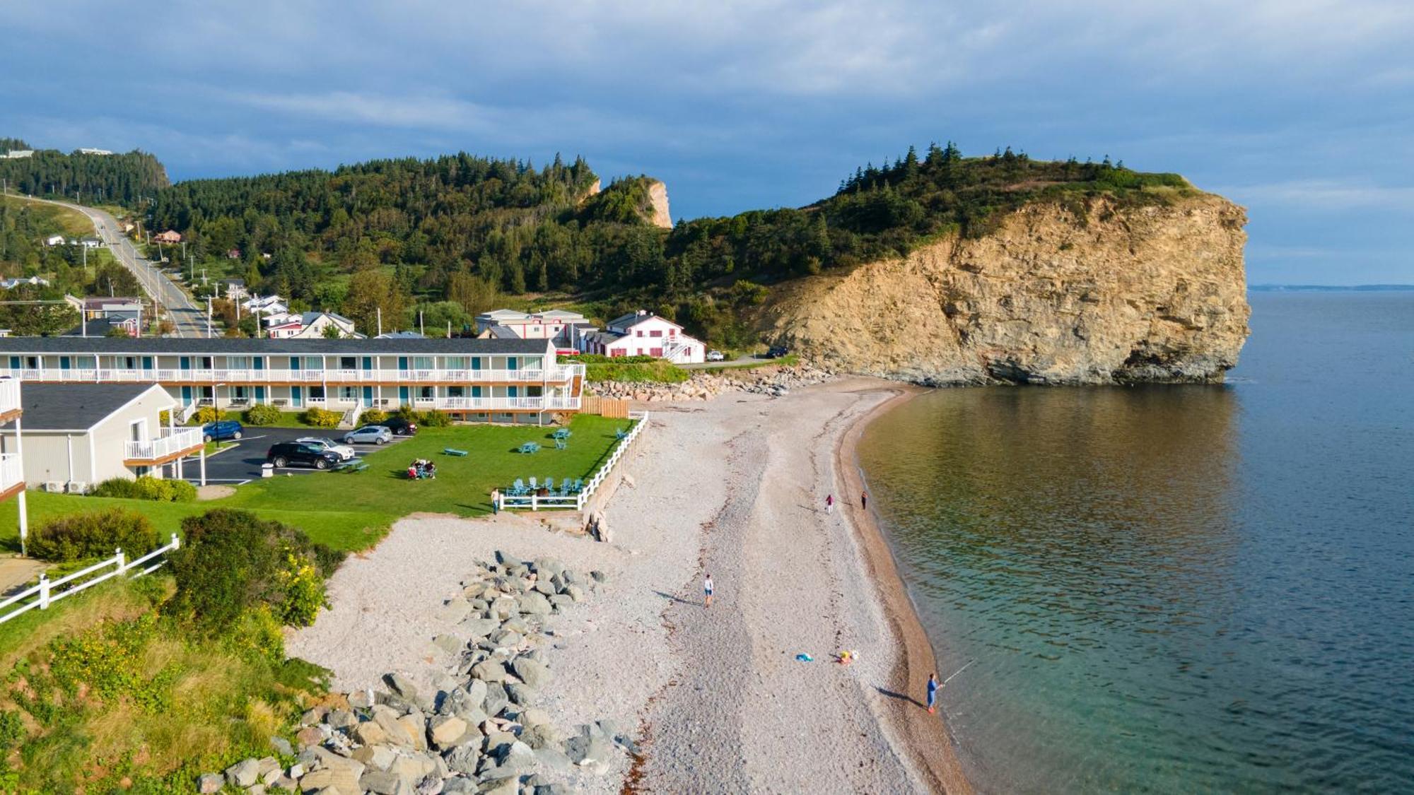 Hotel Les Trois Soeurs Percé Extérieur photo