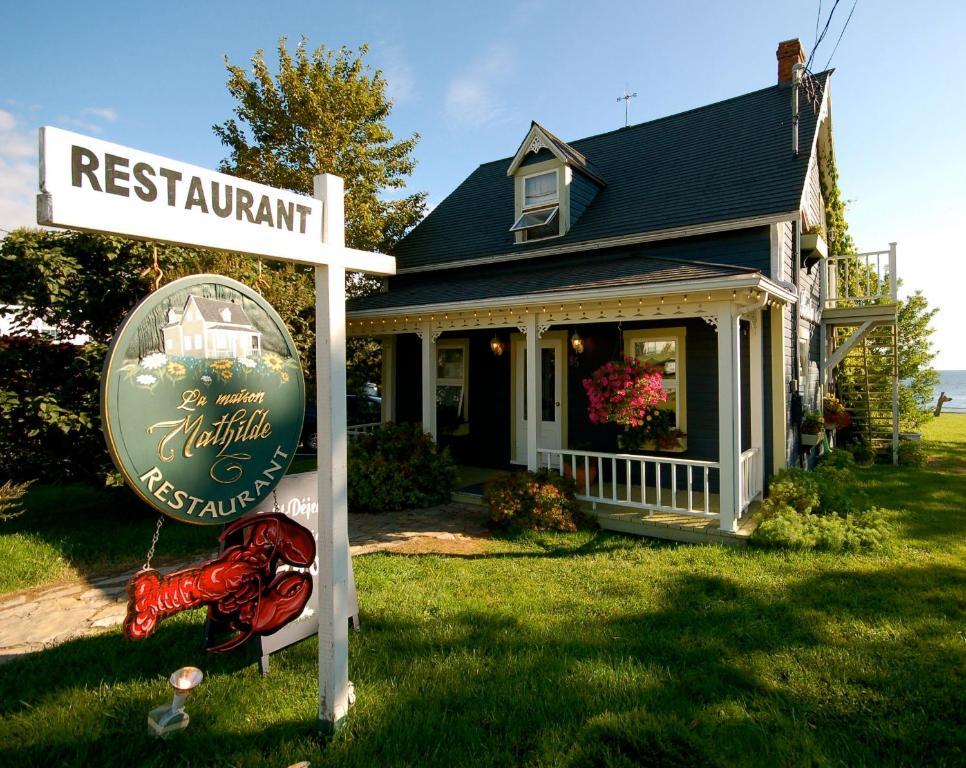Hotel Les Trois Soeurs Percé Extérieur photo