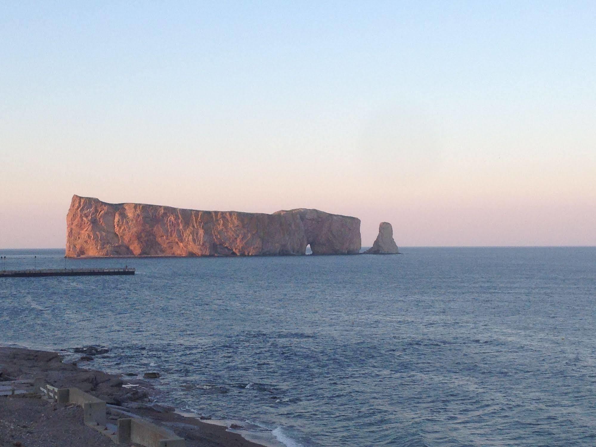 Hotel Les Trois Soeurs Percé Extérieur photo