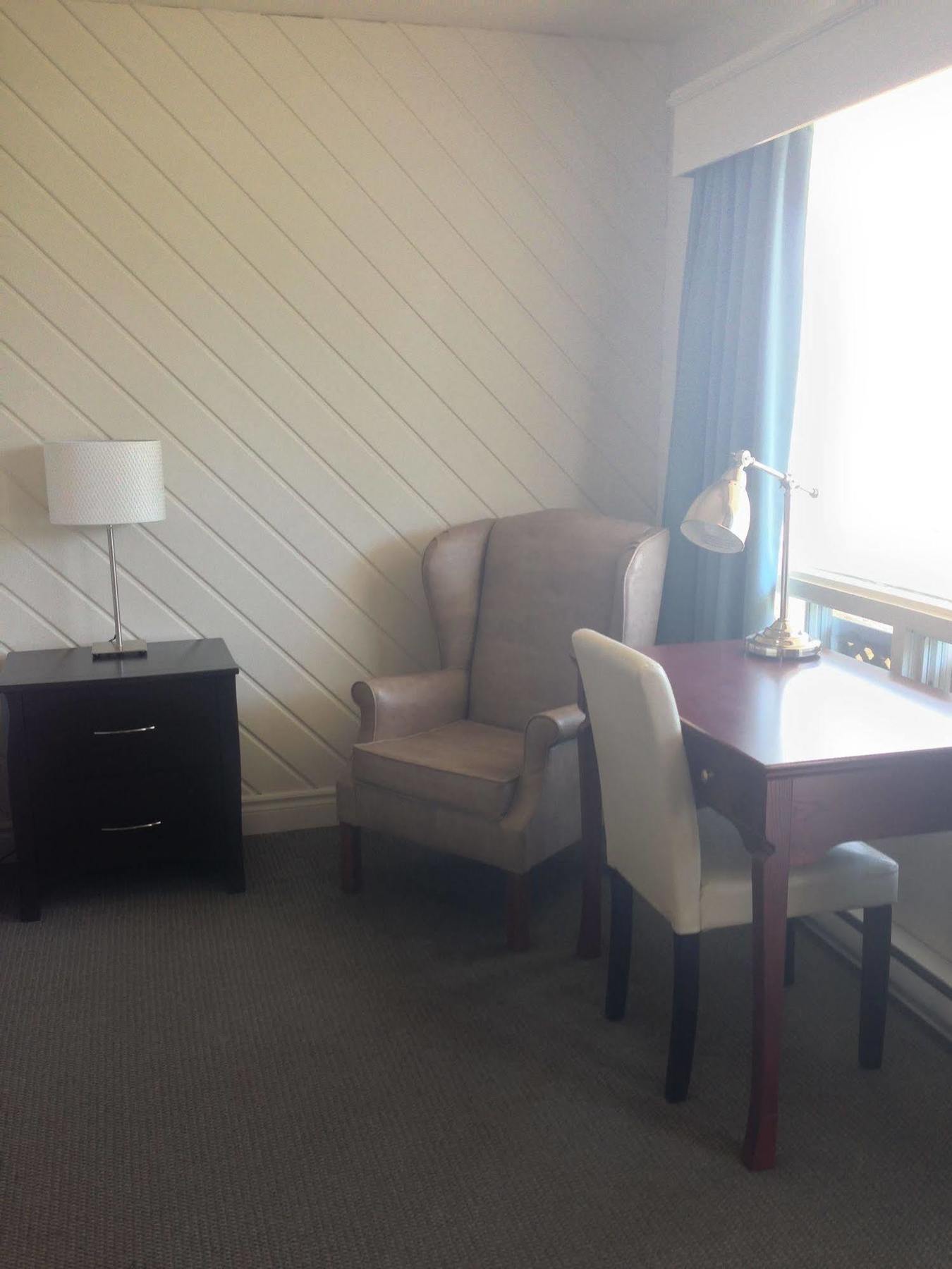 Hotel Les Trois Soeurs Percé Extérieur photo