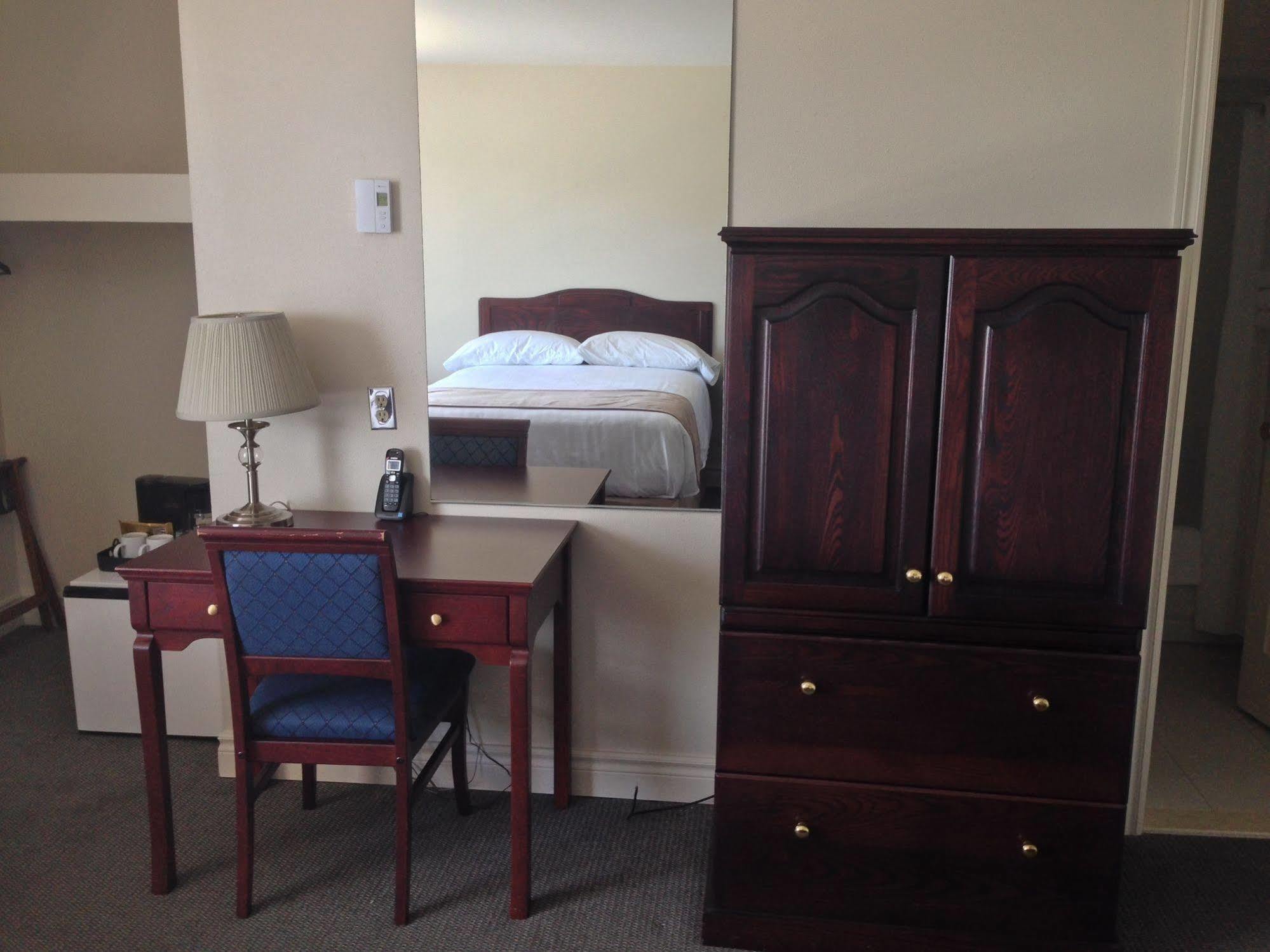 Hotel Les Trois Soeurs Percé Extérieur photo
