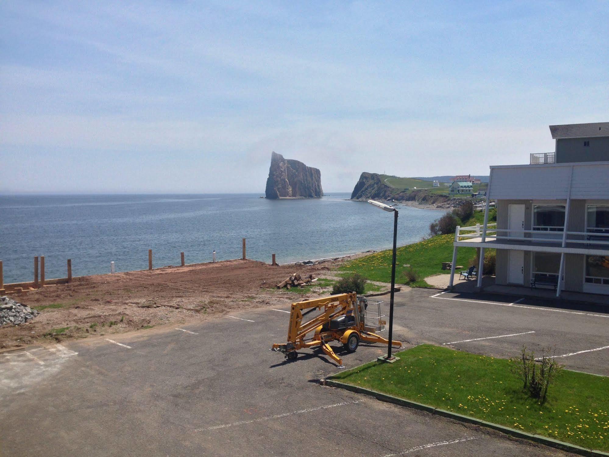 Hotel Les Trois Soeurs Percé Extérieur photo